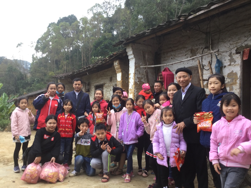 Dâng Chúa Hài Đồng con heo đất của chúng con!