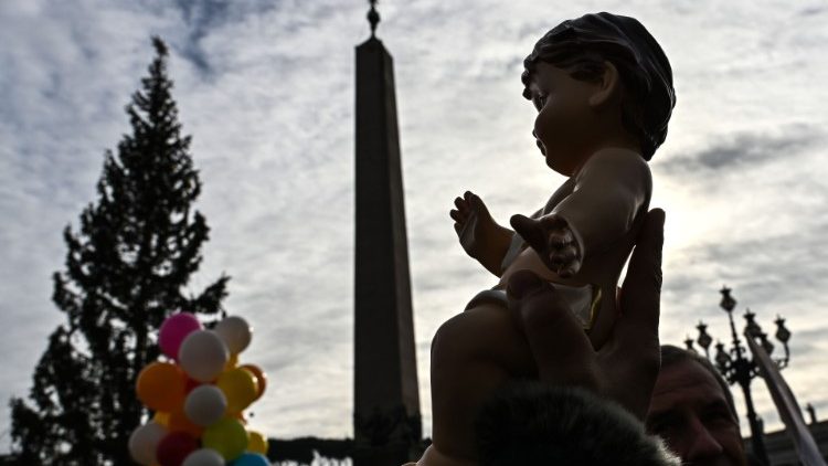 Phép lành truyền thống "Bambinelli" dành cho các trẻ em