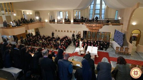 Đức Thánh Cha gặp các linh mục và gia đình, và các tu sĩ tại Bắc Macedonia