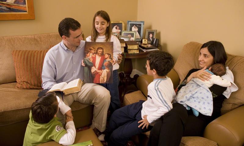 Tổ ấm giữa giông tố