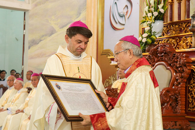 Mừng ngày thành lập Giáo phận Hà Tĩnh và khởi đầu sứ vụ của Đức Cha Phaolô Nguyễn Thái Hợp