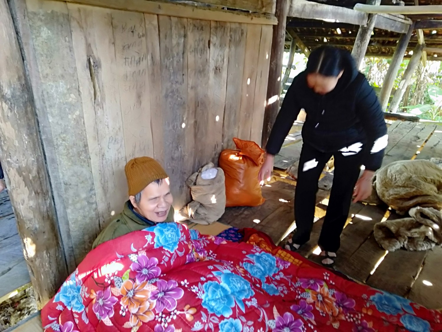 Giáo xứ Bó Tờ thăm viếng mục vụ Bác ái trong Mùa Chay