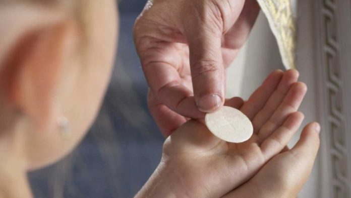 Vấn nạn cho phép rước lễ đối với người Công giáo ly dị và tái hôn dân sự