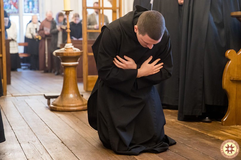 Sự vâng phục gắn bó đời sống của các Kitô hữu lại với nhau.