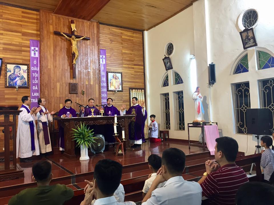 Đức cha Giuse thăm Mục vụ Mùa Chay tại Giáo xứ Cao Bình