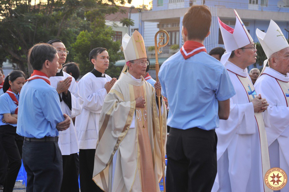 Tạ ơn Kỷ niệm Kim Khánh Linh mục của Đức cha Tôma Nguyễn Văn Trâm