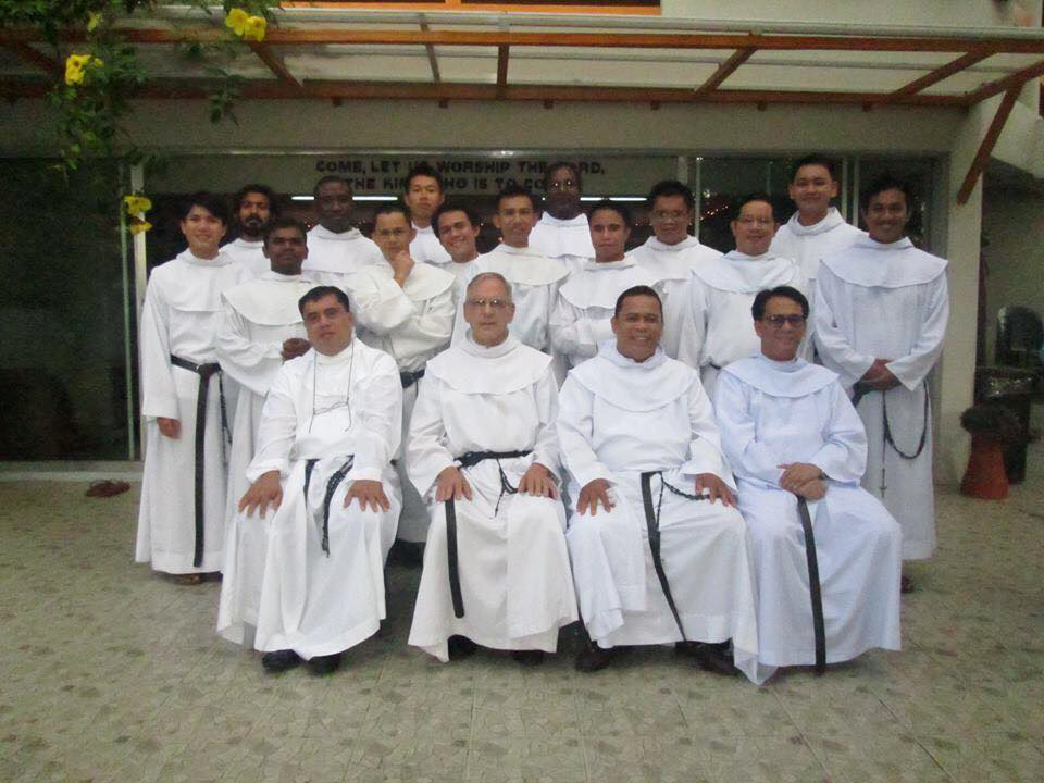 Tại Sao Có Những Dòng Tu Không Mang Giày?