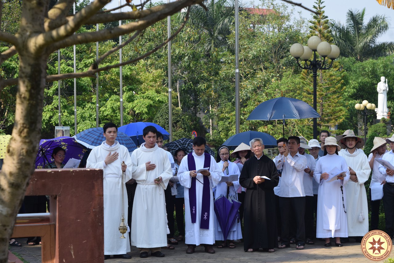 Giáo xứ Chính Toà cử hành Nghi thức ngày Thứ Sáu Tuần Thánh