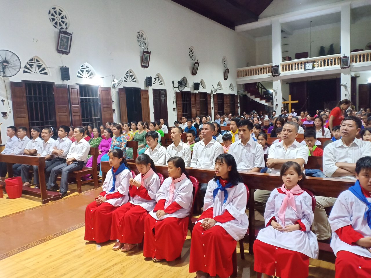 Giáo xứ Tà Lùng: Thánh lễ Tiệc Ly khai mạc Tam Nhật Thánh