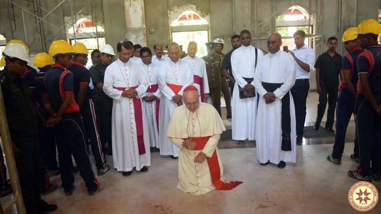 Đức Hồng Y Fernando Filoni thăm Sri Lanka