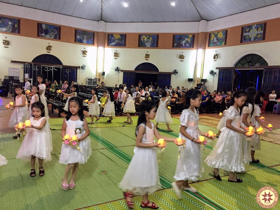 Dâng hoa thiếu nhi