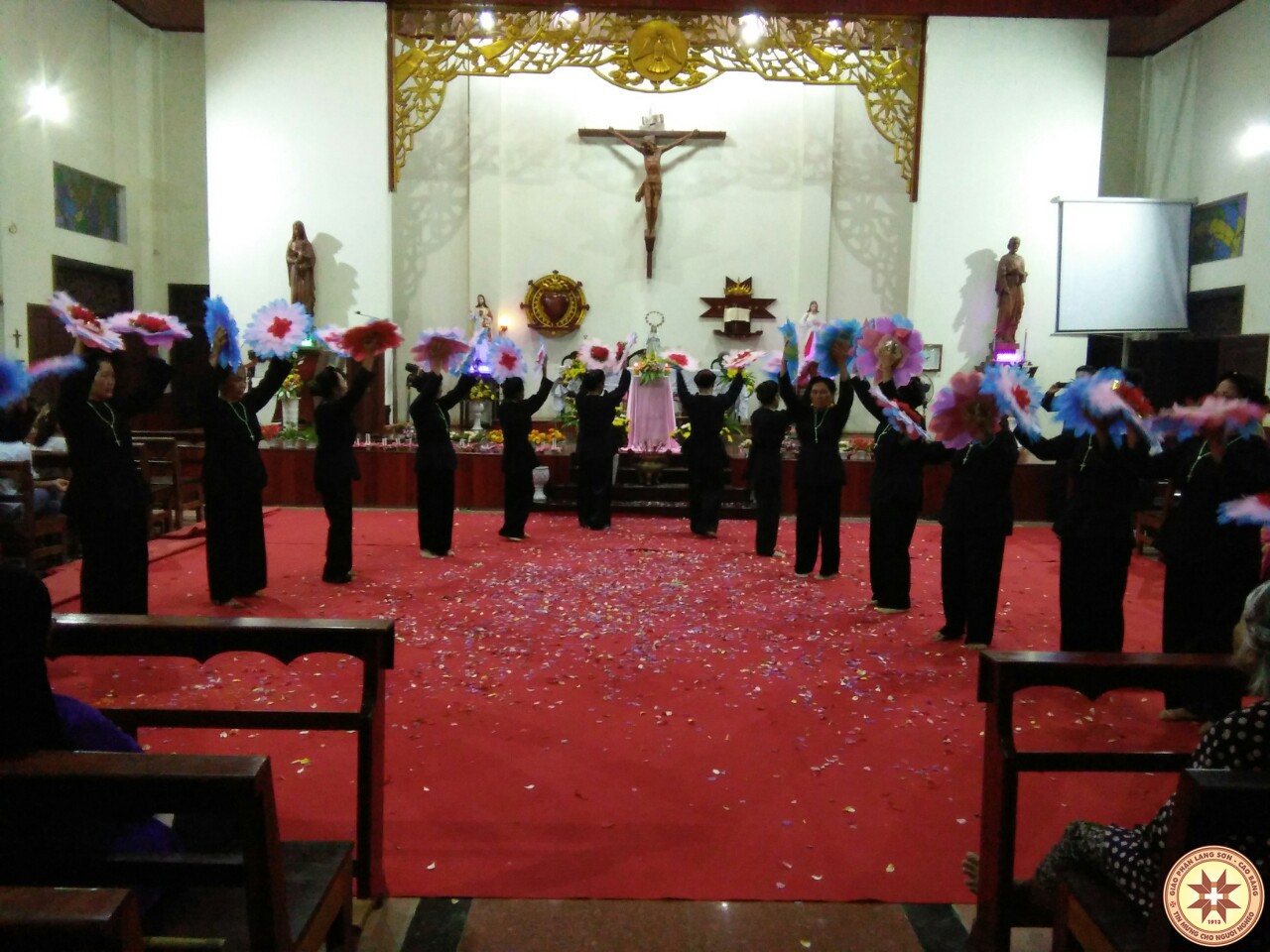 Giáo xứ Bó Tờ dâng hoa Tháng Năm kính Đức Mẹ