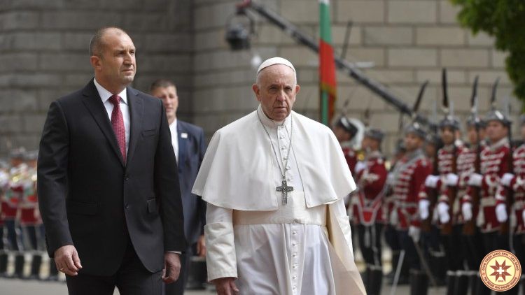 Đức Thánh Cha bắt đầu chuyến viếng thăm Bulgari
