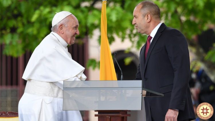 ĐTC gặp gỡ chính quyền và các đại diện xã hội Bulgari