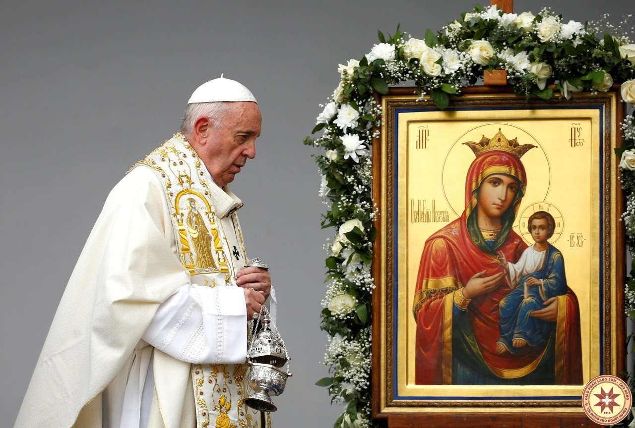 Đức Thánh Cha cử hành thánh lễ đầu tiên tại Bulgari