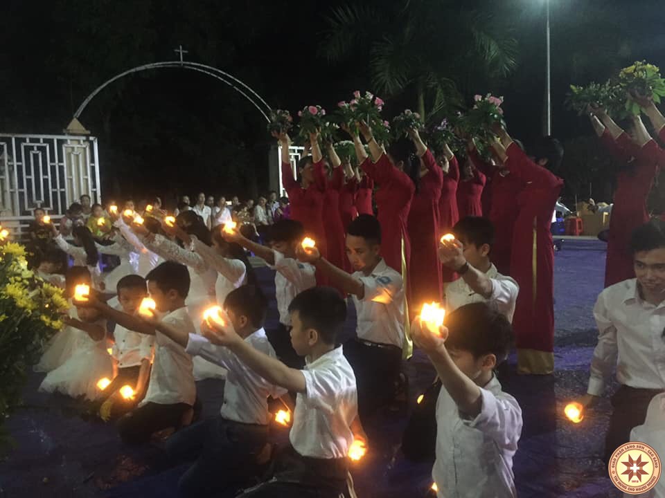 Giáo xứ Tà Lùng sống tâm tình tháng Hoa kính Đức Mẹ