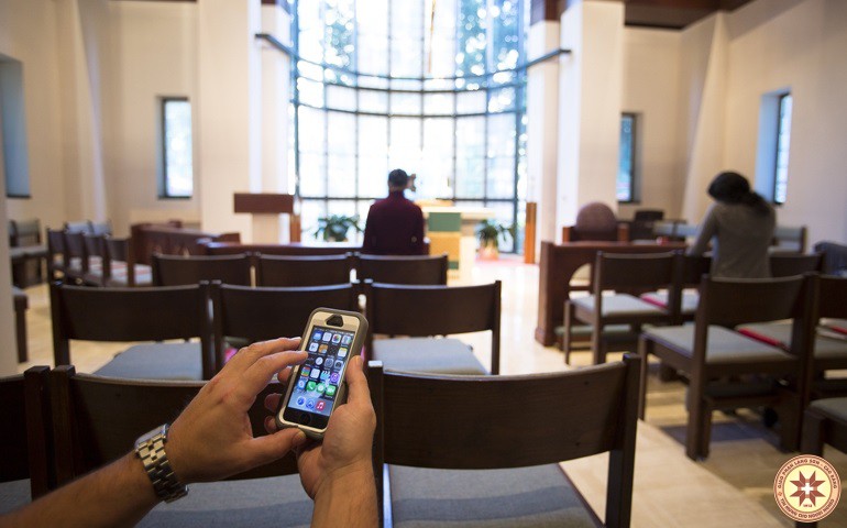 Điện thoại di động và việc tham dự các nghi thức Tôn giáo