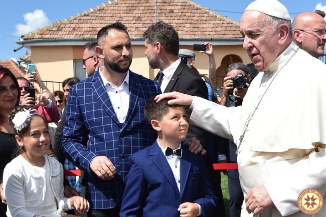 Đức Thánh Cha Phanxicô gặp gỡ cộng đồng người du mục Rom