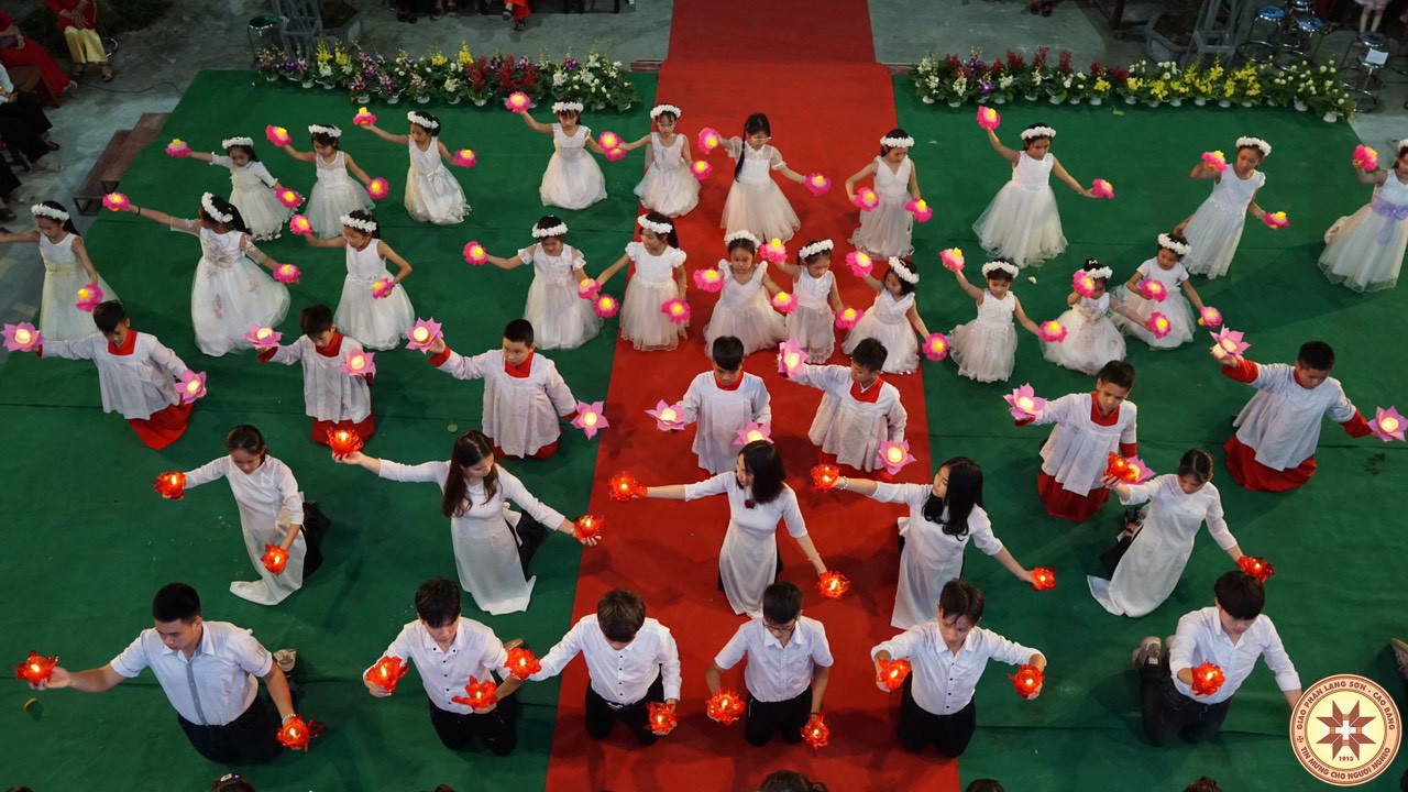 Dâng hoa liên xứ Giáo hạt Cao Bằng và Thất Khê