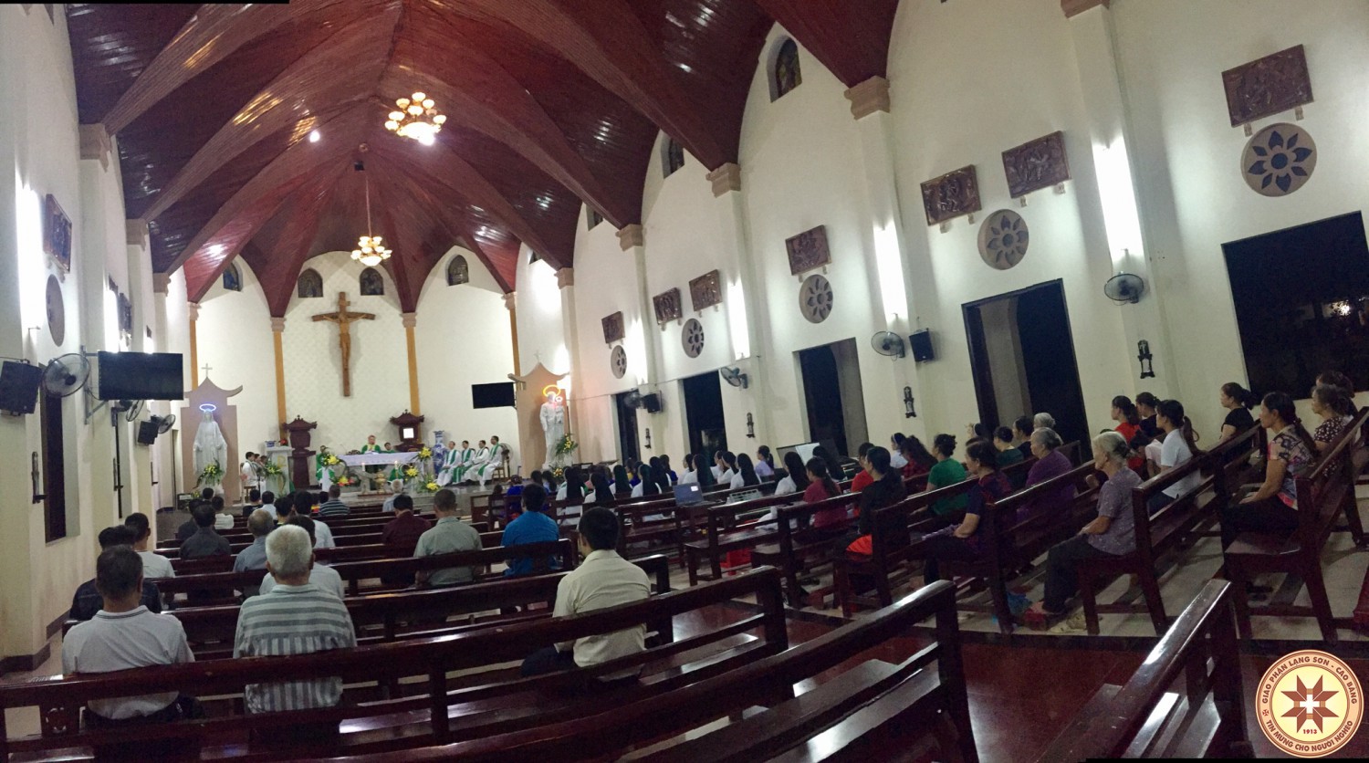 Giáo xứ Đồng Đăng đón Cha tân Phó xứ Giuse Nguyễn Văn Vinh.