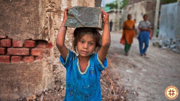 Việc làm góp phần phát triển con người và hoàn thiện nhân cách