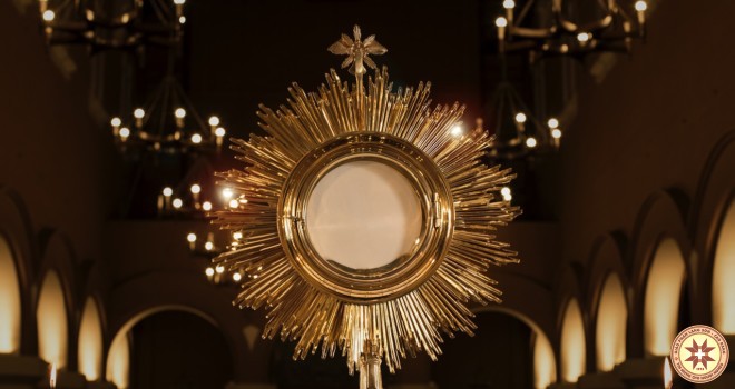 Tháng 7: Tôn thờ Thánh Thể Chúa