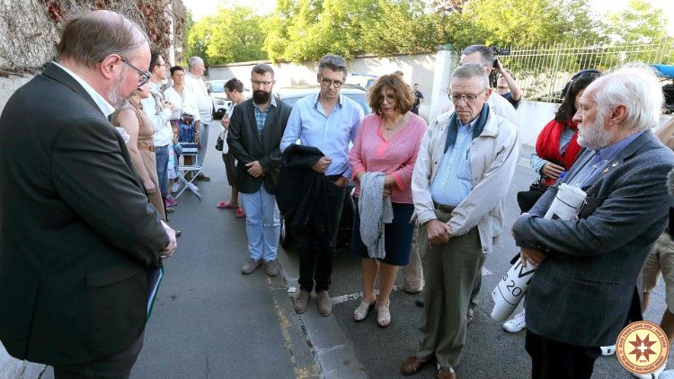 ĐTC mời gọi cầu nguyện cho các bệnh nhân, những người bị bỏ rơi và bị bỏ cho chết