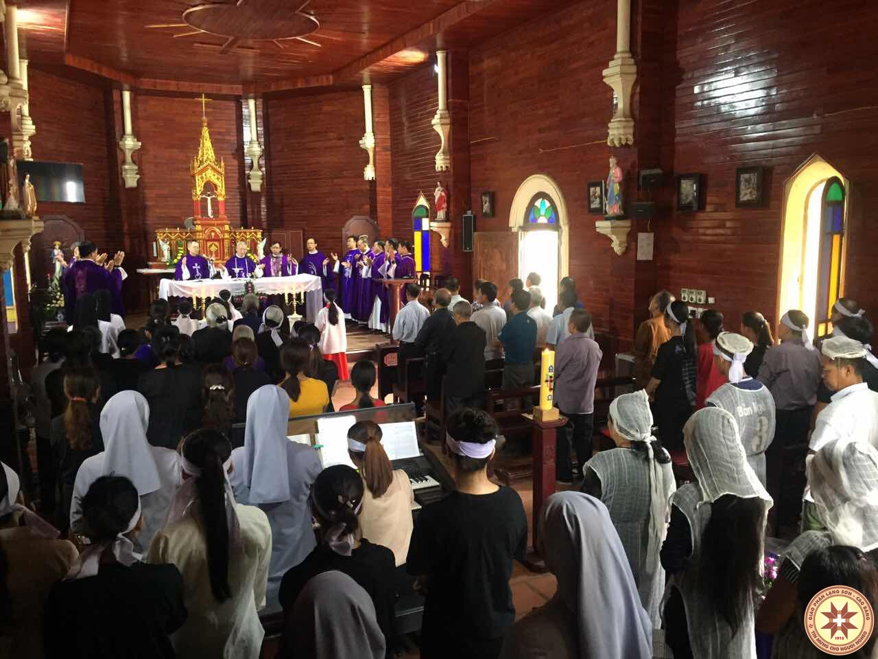 Giáo xứ Bản Lìm: An táng Ông trùm Gioakim Phạm Văn Mậu