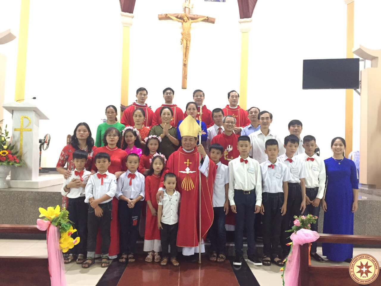 Thánh lễ ban Bí tích Thêm Sức và Rước lễ lần đầu tại Giáo xứ Đồng Đăng
