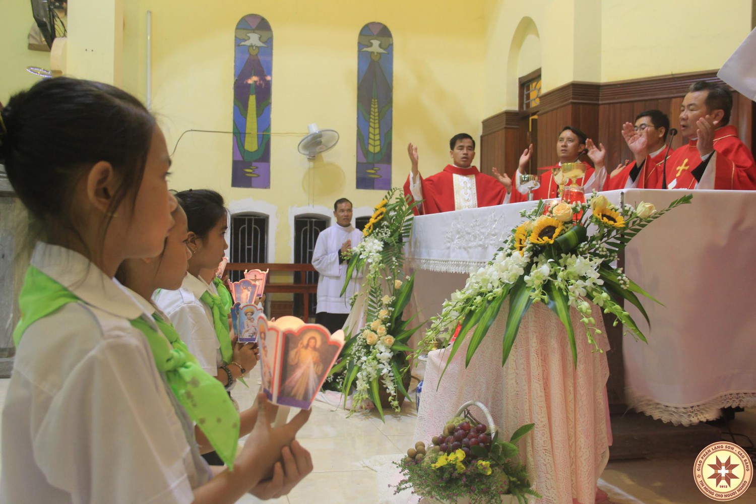 Giáo xứ Lộc Bình: Hồng ân Bí tích Thêm Sức và Rước lễ lần đầu.