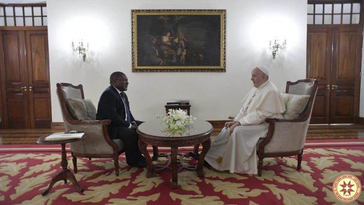 ĐTC Phanxicô gặp các cấp chính quyền, đại diện xã hội dân sự và ngoại giao đoàn tại Mozambic