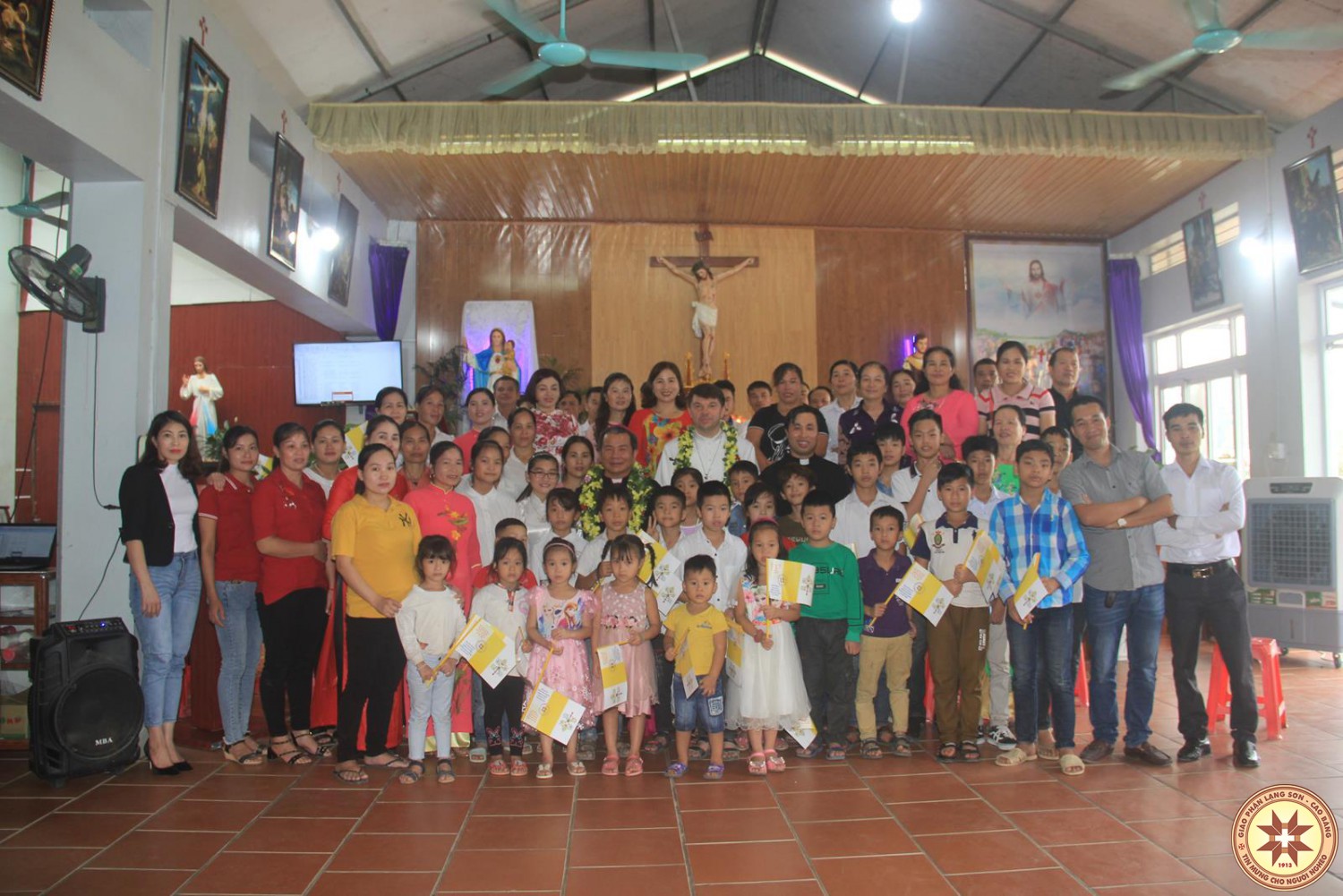 Giáo xứ Nà Cáp đón Đức Tổng Giám mục Marek Zalewski