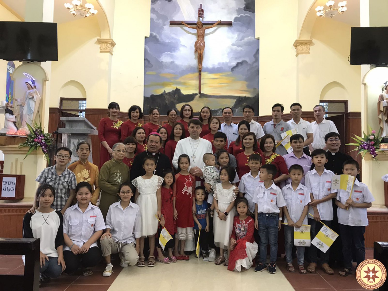 Giáo xứ Lộc Bình đón Đức Tổng Giám mục đại diện Tòa Thánh