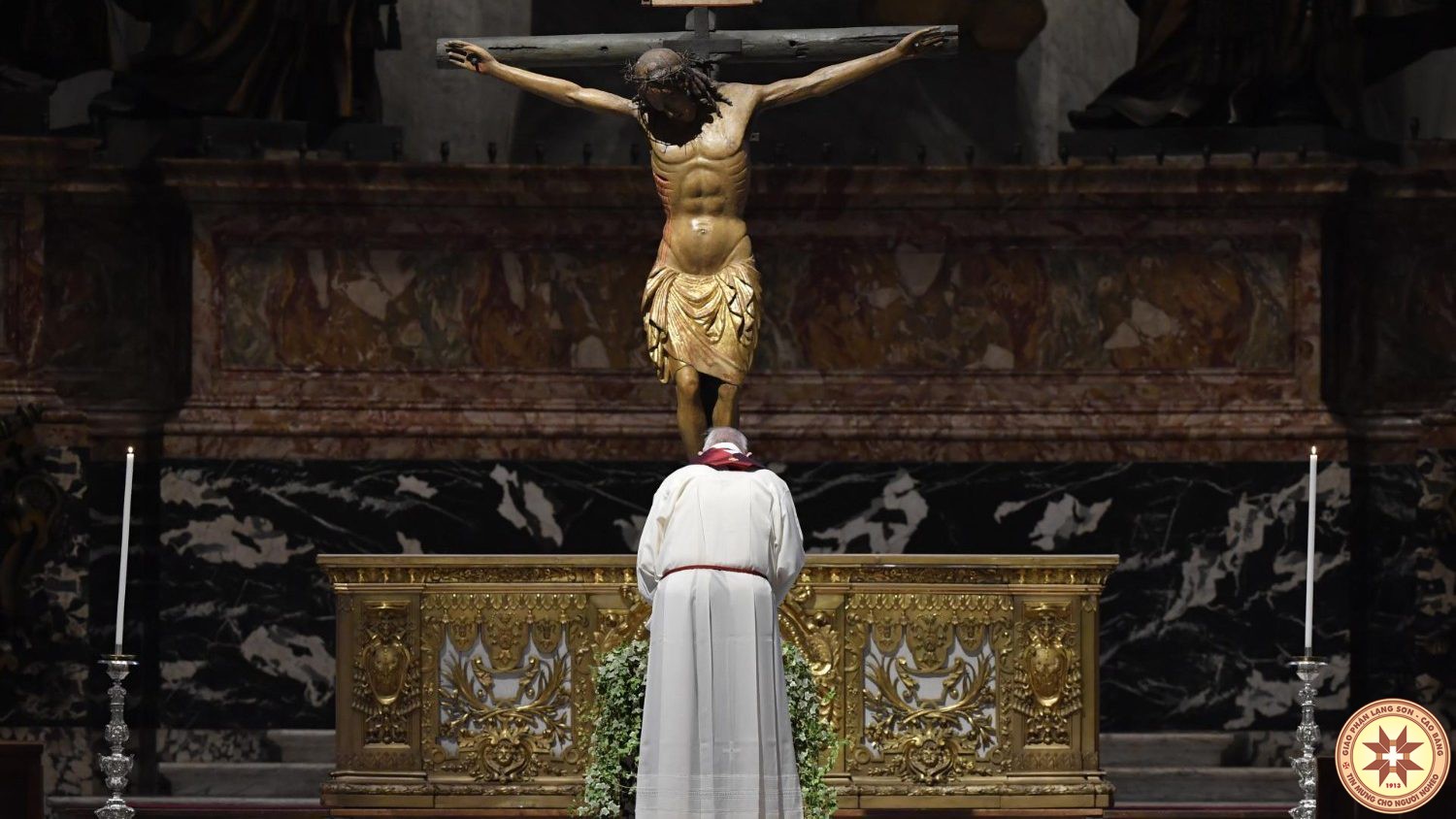 ĐTC Phanxicô cử hành nghi lễ tưởng niệm Thương Khó của Chúa Giêsu