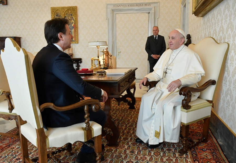 Đức Phanxicô, một giáo hoàng không đơn độc trong cuộc khủng hoảng coronavirus