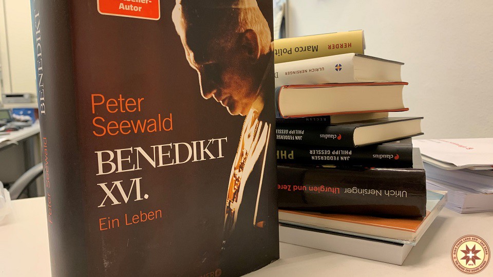 Cuốn tiểu sử mới về Đức nguyên Giáo Hoàng Biển Đức XVI