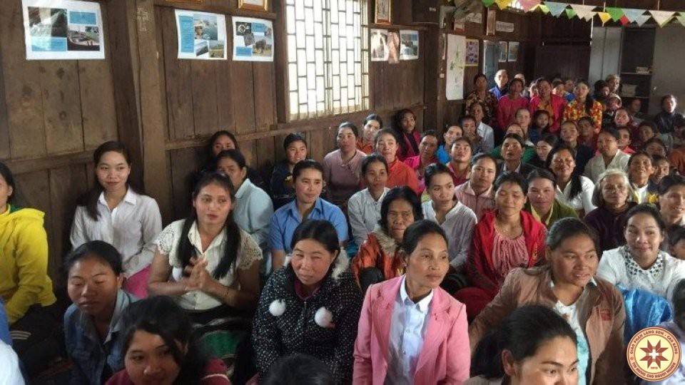 Đối phó với Covid-19, Giám mục và linh mục ở Campuchia ở giữa dân làng để gần gũi với họ