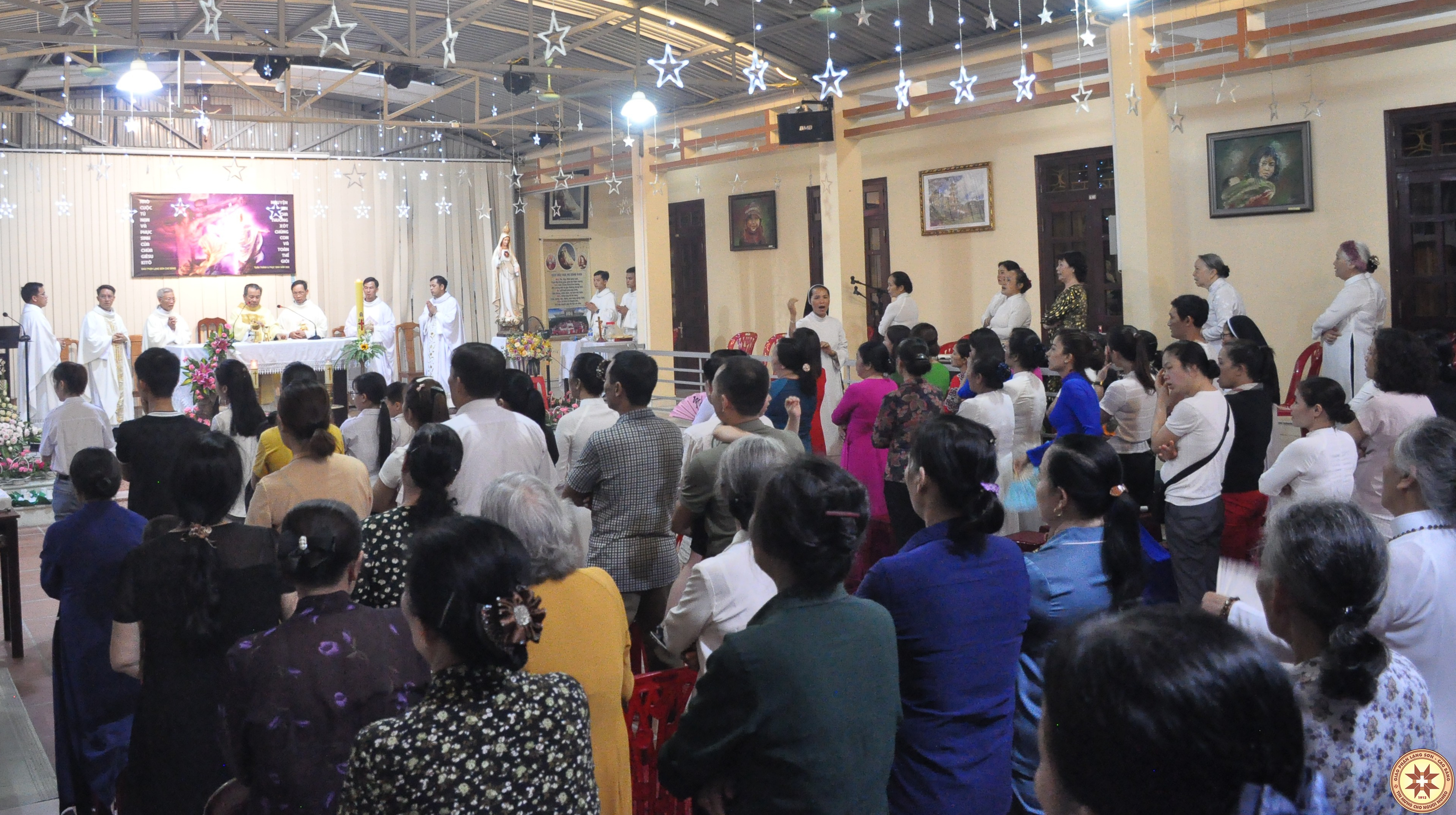 Dâng hoa kính Đức Mẹ Fatima và Thánh lễ Tạ ơn kỷ niệm ngày Đức cha Giuse được bổ nhiệm Giám mục.