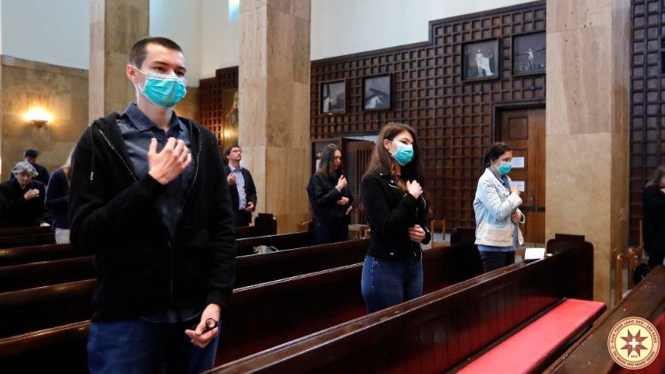 ĐHY Sarah: Thánh lễ không phải là chương trình truyền hình