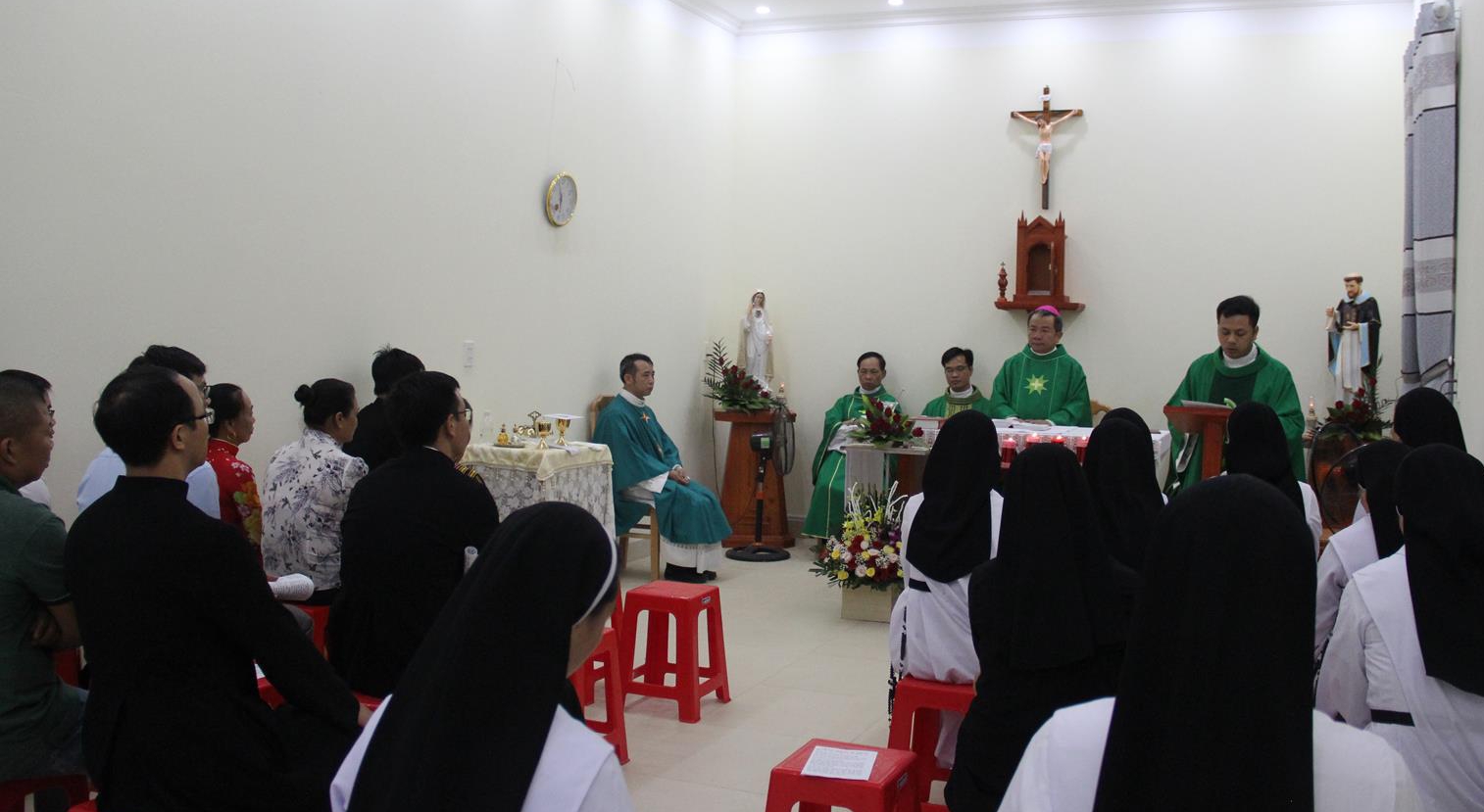 Thiết lập Nhà Nguyện và đặt Mình Thánh Chúa tại Cộng đoàn Đa Minh Bó Tờ