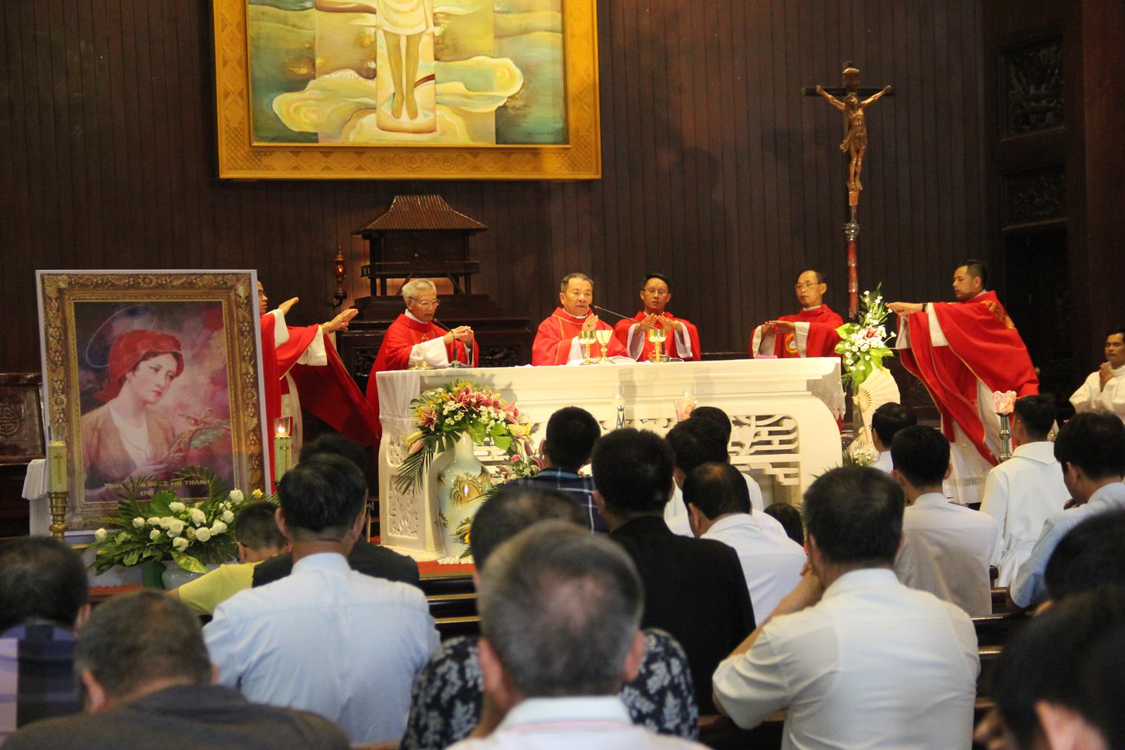 Giáo họ Cửa Nam mừng Thánh Annê Lê Thị Thành bổn mạng