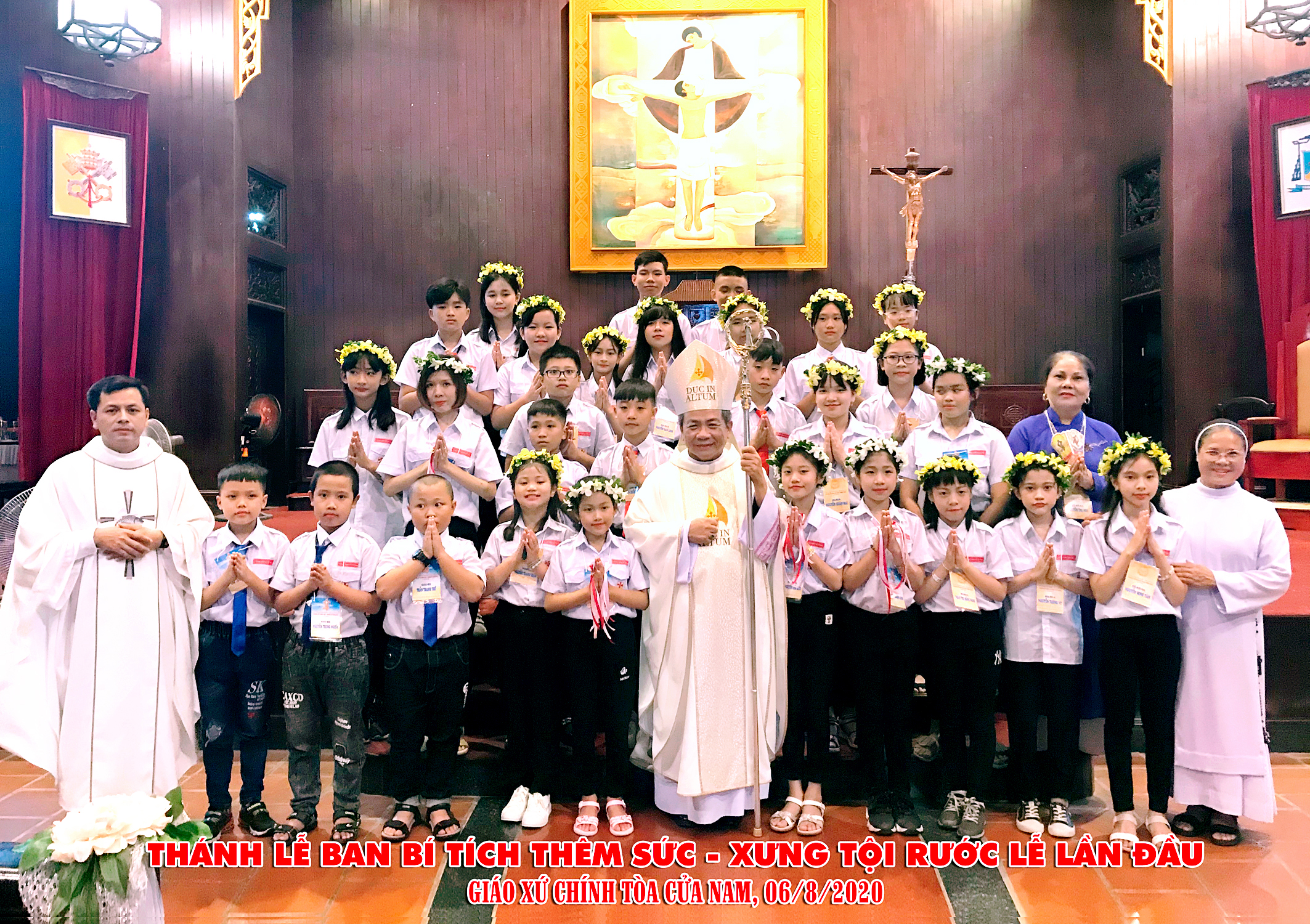 Giáo xứ Chính Tòa: Thánh lễ ban Bí tích Thêm Sức và Rước lễ lần đầu.