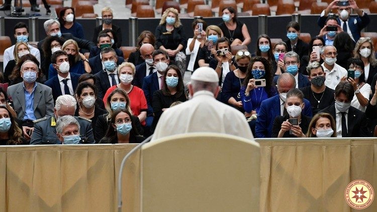 Đức Thánh Cha nhấn mạnh chiều kích con người trong việc chăm sóc bệnh nhân