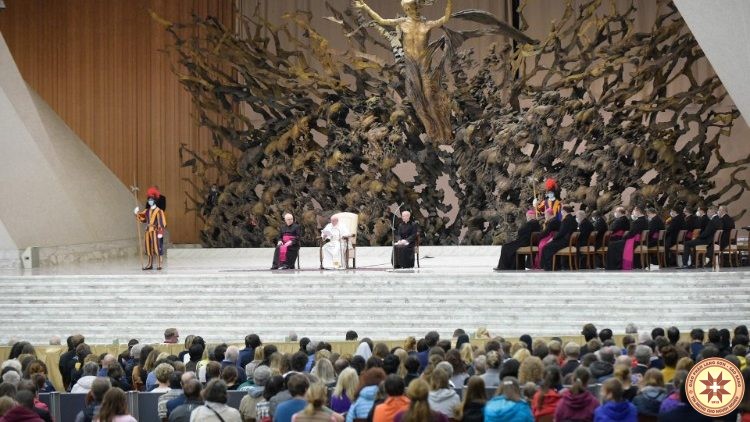 Thiên Chúa luôn ở bên cạnh, lắng nghe khi chúng ta đau khổ