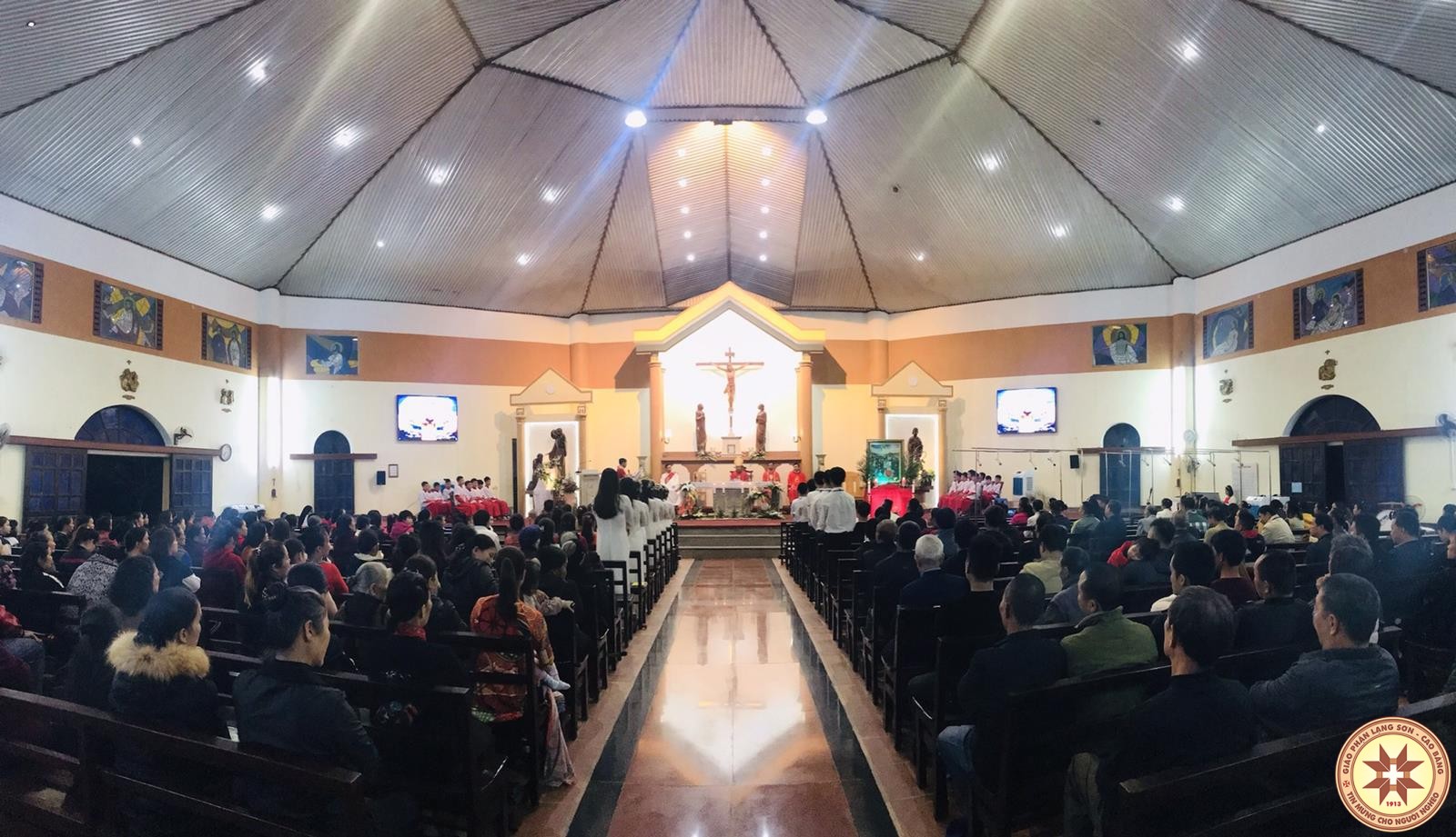 Thánh lễ ban Bí tích Thêm Sức tại Giáo xứ Thất Khê