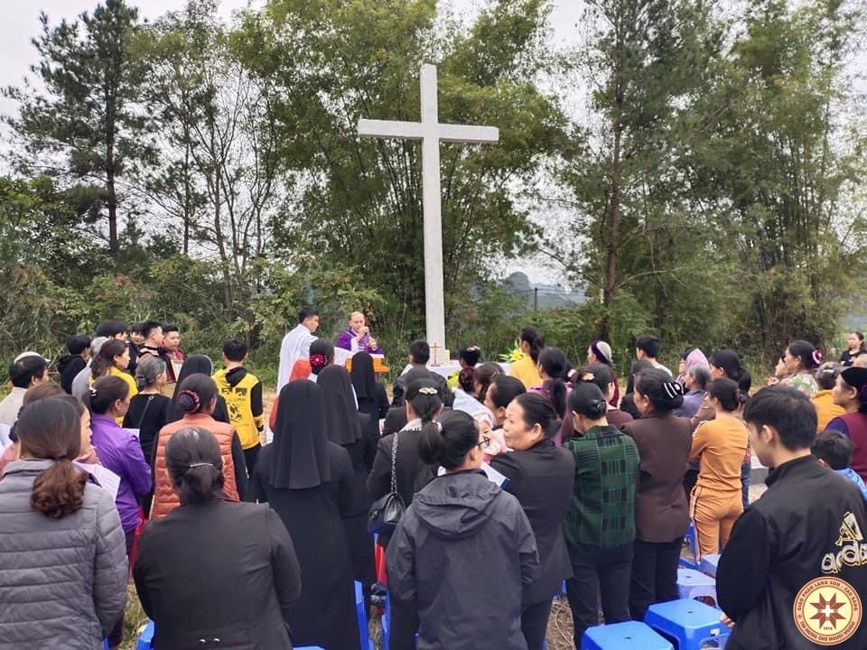 Nói thêm về việc xin lễ và cầu nguyện cho các Linh Hồn