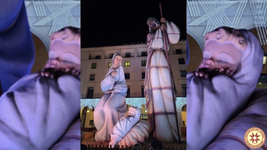 Hang đá máng cỏ lớn nhất thế giới