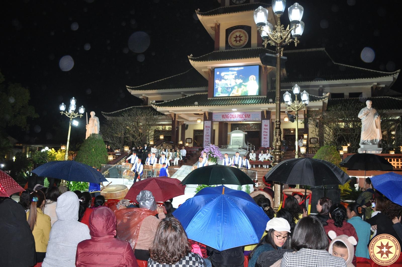 Đêm hoan ca Phục Sinh 2021 tại nhà thờ Chính Toà