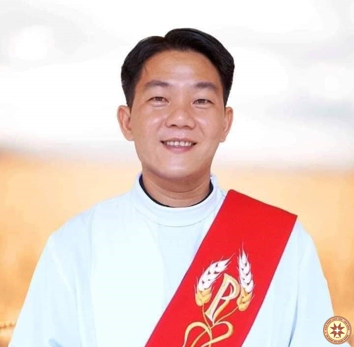 Anh em ở lại làm Linh mục! Mình về nhà Cha trước nhé!