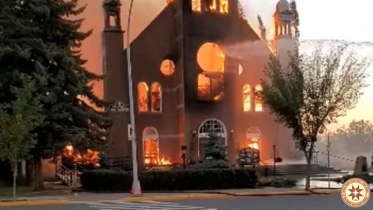 Ít nhất 10 nhà thờ ở Canada đã bị đốt sau khi hài cốt các trẻ em bản địa được tìm thấy